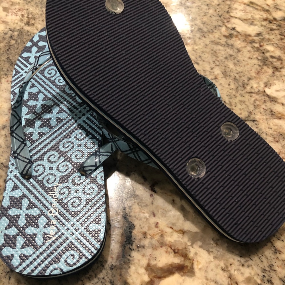 Vera Bradley Cuban Tile Flip Flops size 5-6 - Picture 2 of 3